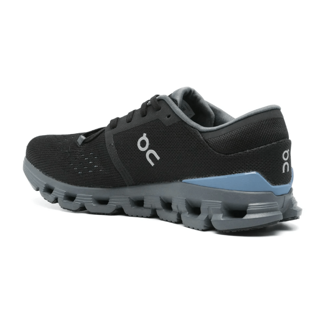 Lifestyle image of running in On Cloud X 4 in Dubai