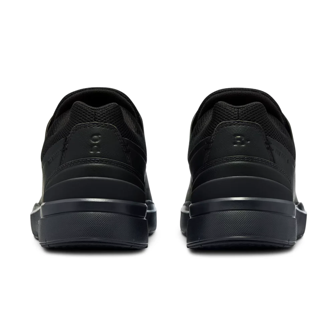 Tennis-inspired On Running sneaker in black